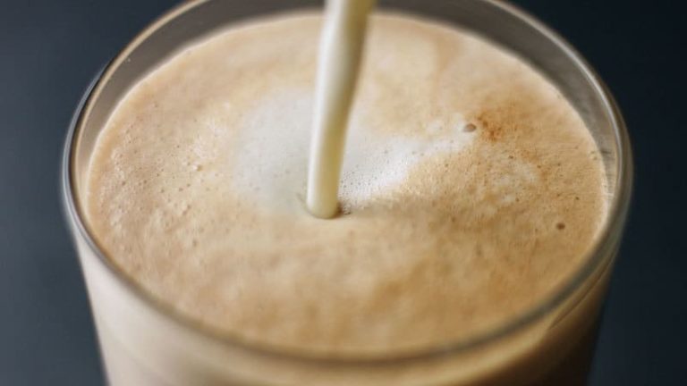 Comment faire un latte sans machine à expresso ? - le café de Clara