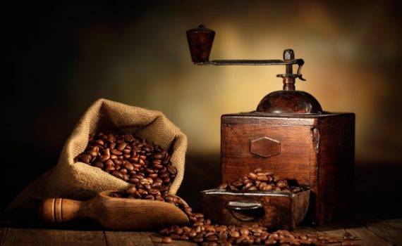 Les 10 meilleurs moulins à café (électriques + manuels)