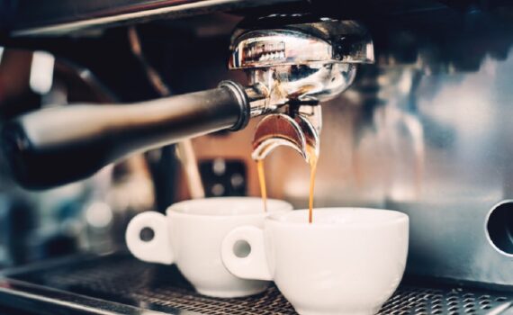 Quels sont les avantages de la location d’une machine à café en grain pour son entreprise ?